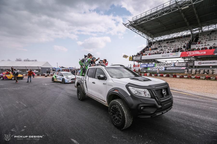  Nissan Navara Double Cab NAVY White by Carlex Design 2019 года  (фото 7 из 8)